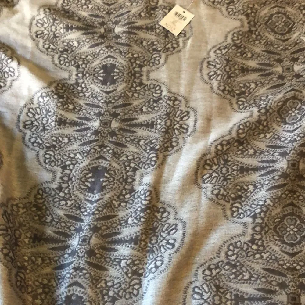 Chico’s Lacey jacquard wrap scarf gray one size fringe edge NWT - Picture 8 of 12